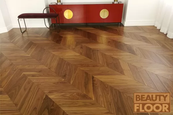 Chevron riekstkoka parkets