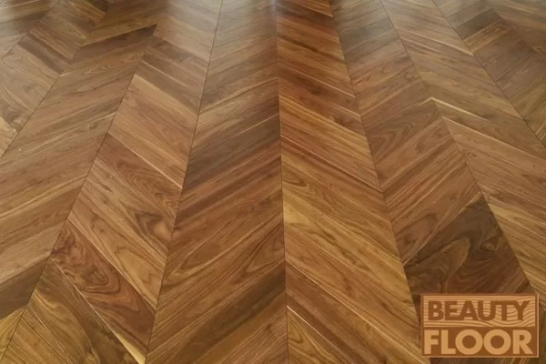 Chevron riekstkoka parkets